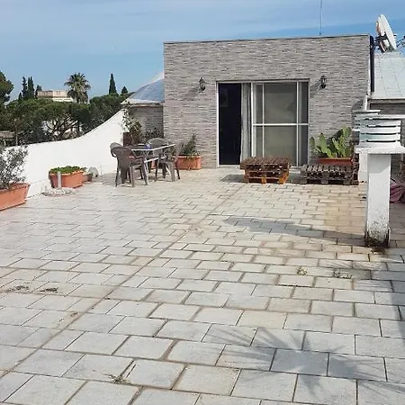 아파트 The Terrace Of The Artists